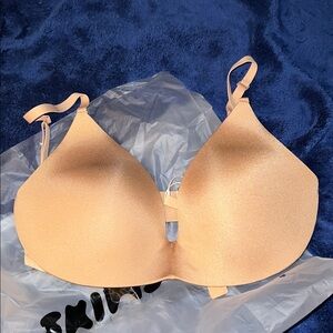 NWT SKIMS wireless form push up